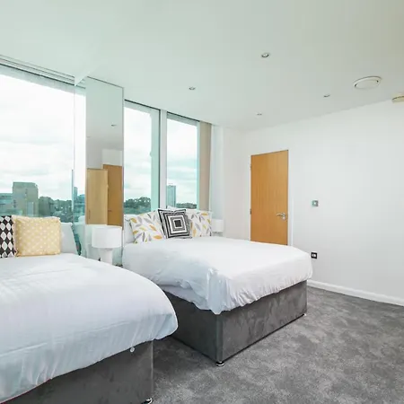 Skyvillion - 3bed Penthouse Near Airport, O2 Arena, Excel Centre With Parking