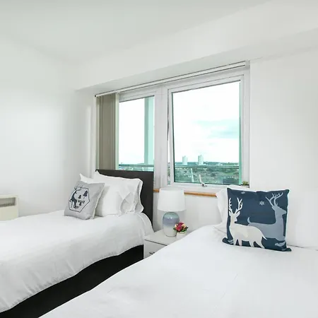 Apartment Skyvillion - 3bed Penthouse Near Airport, O2 Arena, Excel Centre With Parking