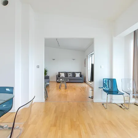 Skyvillion - 3bed Penthouse Near Airport, O2 Arena, Excel Centre With Parking Apartment *