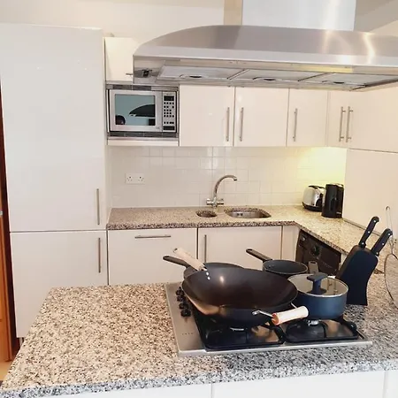 Luxury Canary Wharf With Free Parking Apartment