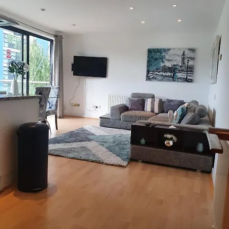 Apartment Luxury Canary Wharf With Free Parking London