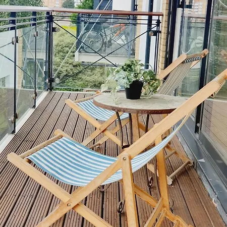 Apartment Luxury Canary Wharf With Free Parking London