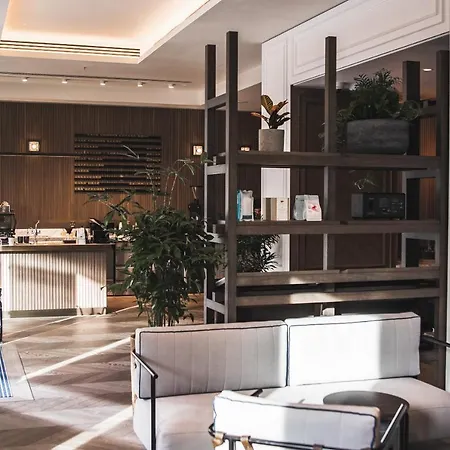 Page8, Page Hotel