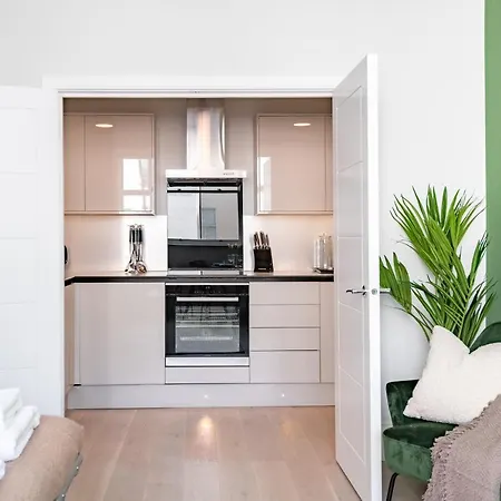 Queensberry Place By Stayo Apartment London