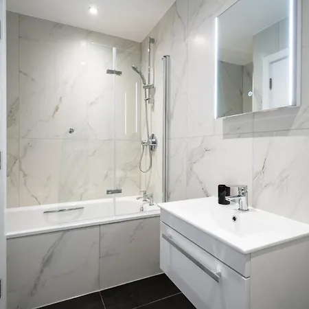 Queensberry Place By Stayo Apartment London