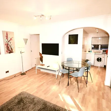 Soho Lovely Central Studio Lift Access Apartment London
