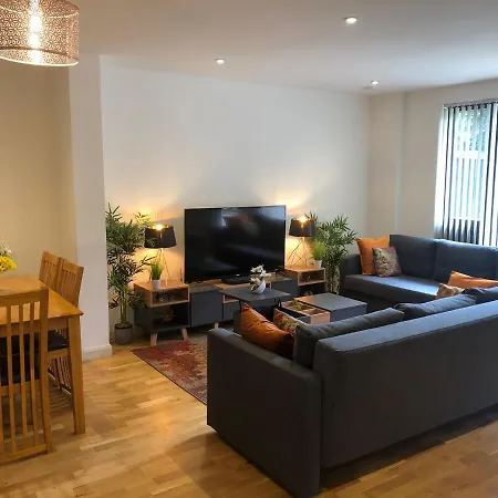 Fw Haute Apartments: Queensbury Ground Floor With Wi-fi And Parking Harrow