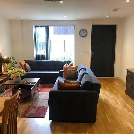 Fw Haute Apartments: Queensbury Ground Floor With Wi-fi And Parking * Harrow