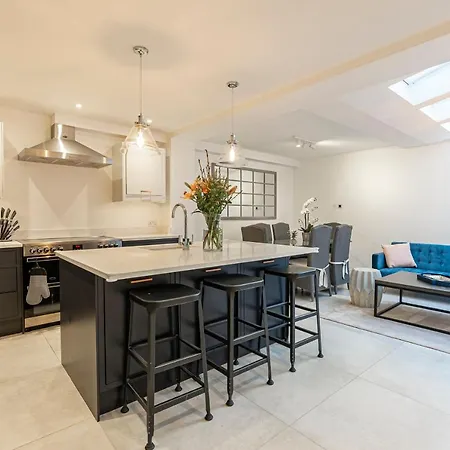 Apartment Joivy Stunning 3 Bed,2 Bath House With Roof Terrace In Chelsea *