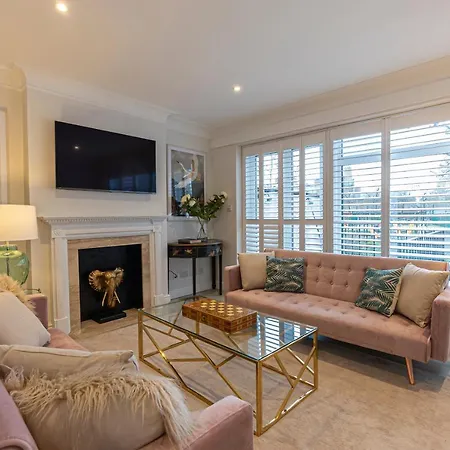 Joivy Stunning 3 Bed,2 Bath House With Roof Terrace In Chelsea *
