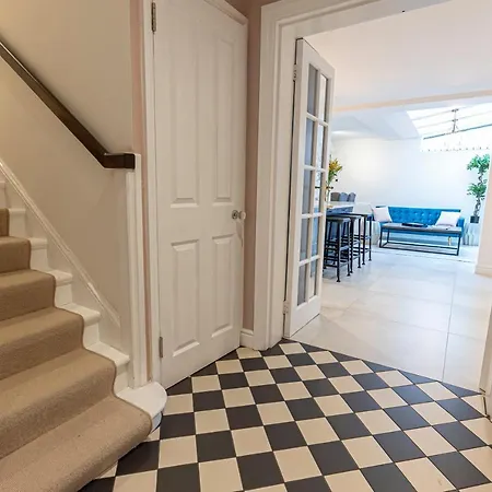 Apartment Joivy Stunning 3 Bed,2 Bath House With Roof Terrace In Chelsea *
