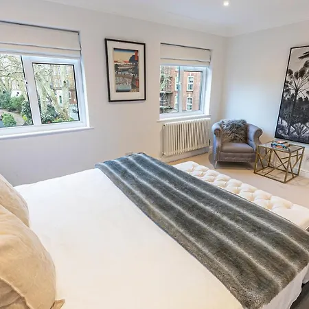 Joivy Stunning 3 Bed,2 Bath House With Roof Terrace In Chelsea *