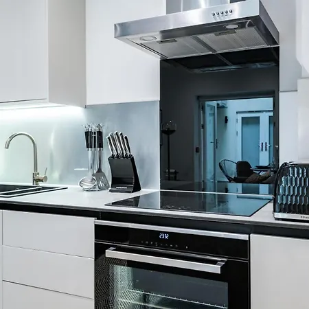 Queensberry Place By Stayo Apartment London