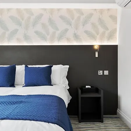 Commodore Hotel 3*