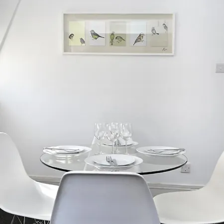 Soho, Piccadilly & Chinatown - Two Bedroom & Two Double Beds Appartamento Londra