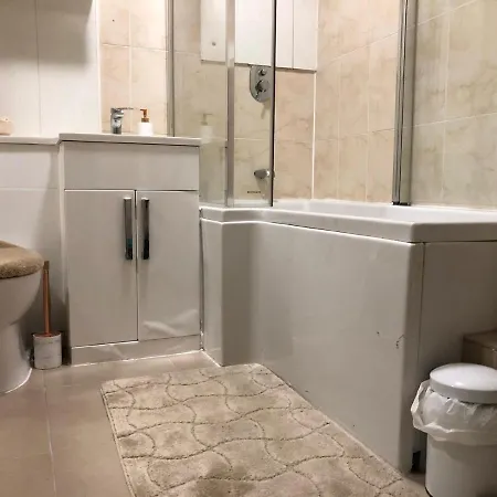 Apartment Entire Flat Very Comfortable 1 Bedroom *