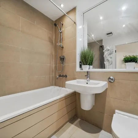 Camberwell Modern Deluxe 1 Bedroom Apartment