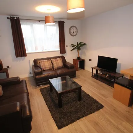 Holden Court - 3 West Drayton (Middlesex)