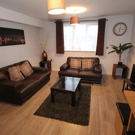 Holden Court - 3 West Drayton (Middlesex)