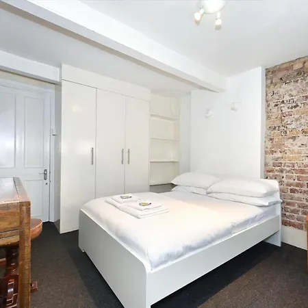 Soho, Piccadilly & Chinatown - Two Bedroom & Two Double Beds * Londra