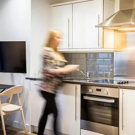 מלון דירות Adagio London 4*