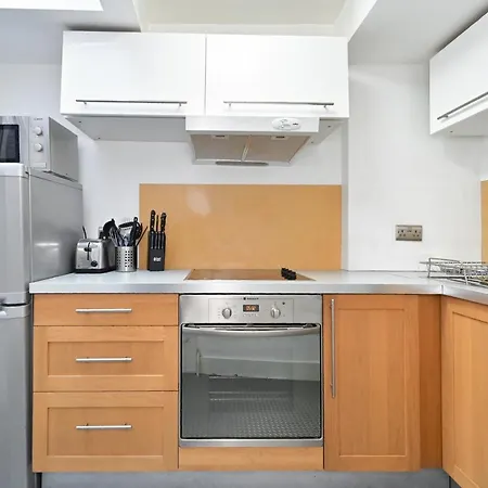 Soho, Piccadilly & Chinatown - Two Bedroom & Two Double Beds