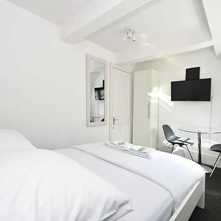 Soho, Piccadilly & Chinatown - Two Bedroom & Two Double Beds