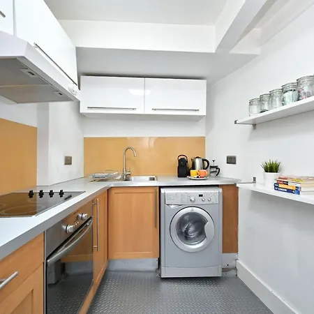 Soho, Piccadilly & Chinatown - Two Bedroom & Two Double Beds * Londra