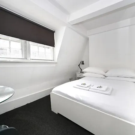 Soho, Piccadilly & Chinatown - Two Bedroom & Two Double Beds * Londra