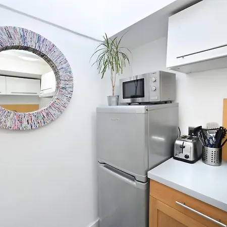 Soho, Piccadilly & Chinatown - Two Bedroom & Two Double Beds * Londra