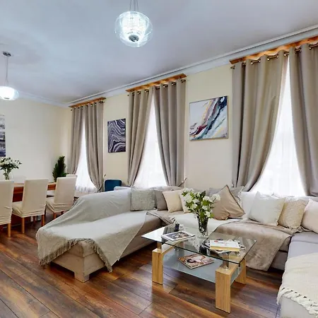 Park Lane Apartments/shaw House דירה