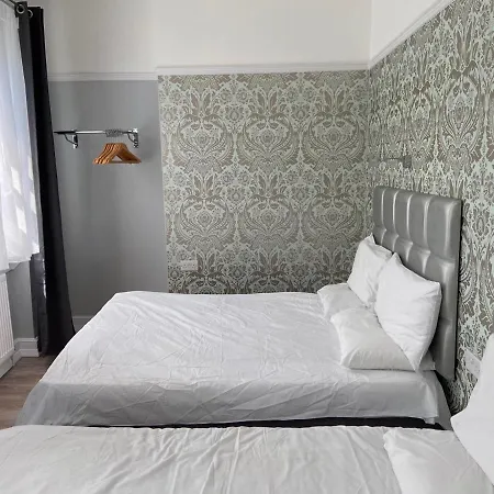 Swinton Hotel 2*