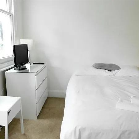 Apartment And Kew
