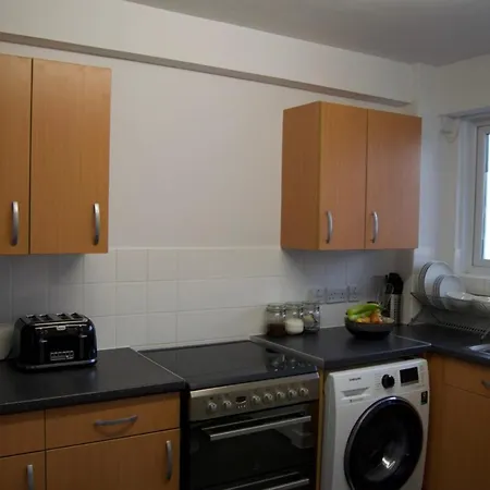 Apartment Modern 1 Bedroom In Shadwell With Balcony