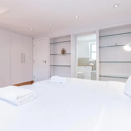 Beautiful 1 Bedroom In Victoria Apartment *