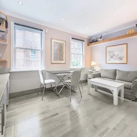 Beautiful 1 Bedroom In Victoria Apartment *