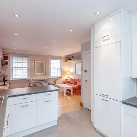 Beautiful 1 Bedroom In Victoria