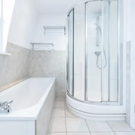 Beautiful 1 Bedroom In Victoria
