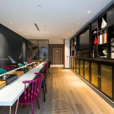 Hotel Novotel London Heathrow Airport T1 T2 And T3 4*