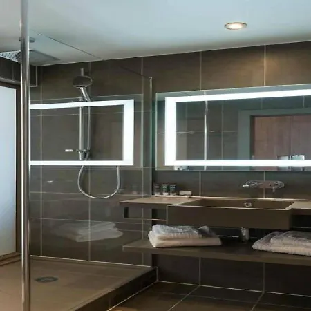 Novotel London Heathrow Airport T1 T2 And T3 Hotel 4*