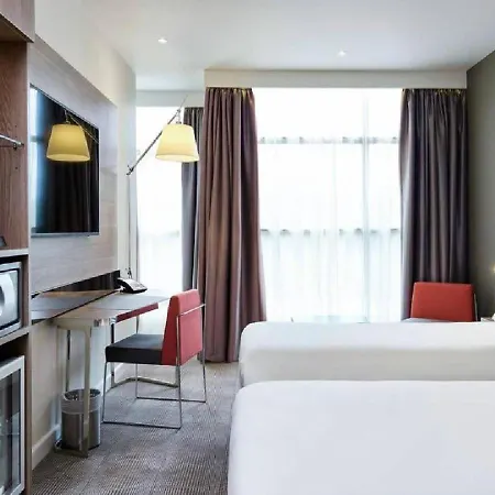 Hotel Novotel London Heathrow Airport T1 T2 And T3