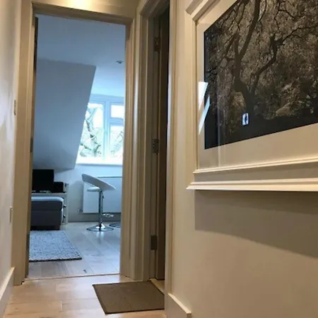 Stylish 2 Bed In West Hampstead * London