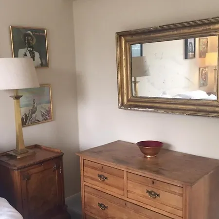 Lovely 2 Bedroom On The Corner Of Portobello Road