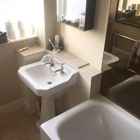 Lovely 2 Bedroom On The Corner Of Portobello Road *