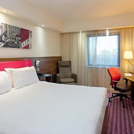 Hampton By Hilton London 4*