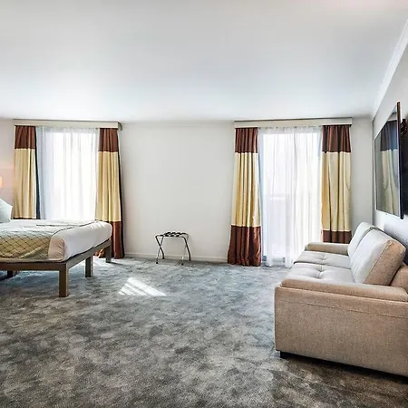Atrium Heathrow 4*