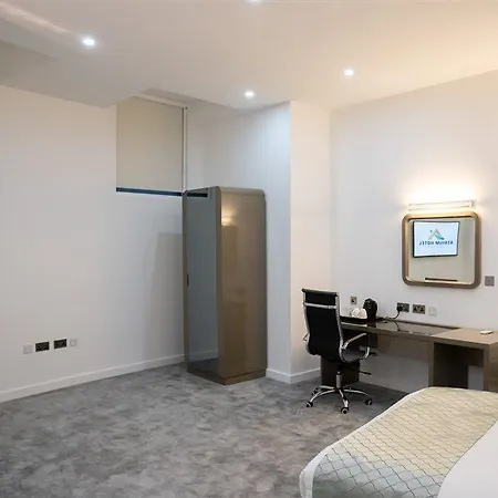 Atrium Heathrow 4*