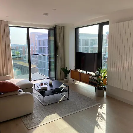 Apartment Royal Wharf By The Thames