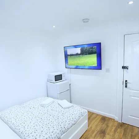 Cosy With En-suite Bathroom And Shared Kitchen * Thamesmead (Greater London)