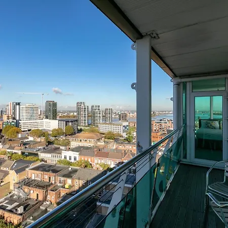 Skyvillion - 3bed Penthouse Near Airport, O2 Arena, Excel Centre With Parking Apartment *